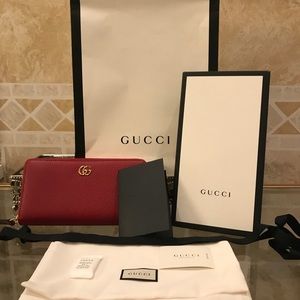 Authentic Gucci zip around wallet